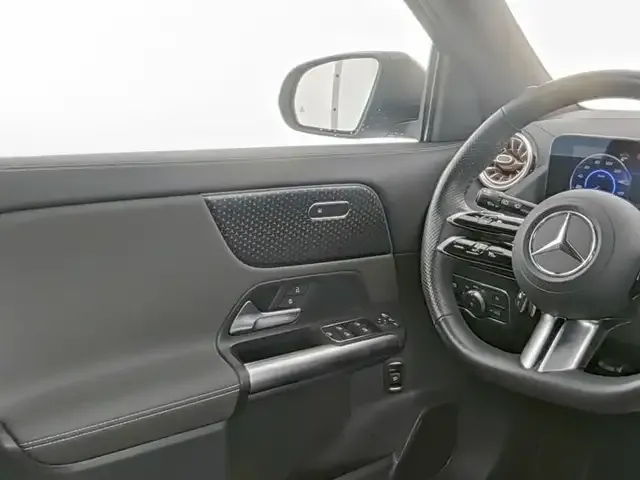 Mercedes-Benz EQA 300