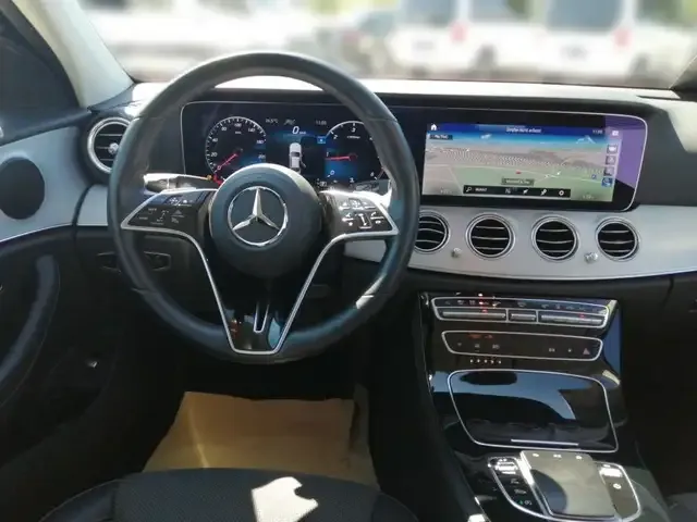 Mercedes-Benz E 220