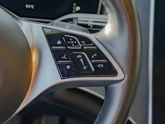 Mercedes-Benz EQE 300