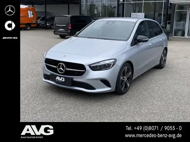 Mercedes-Benz B 180