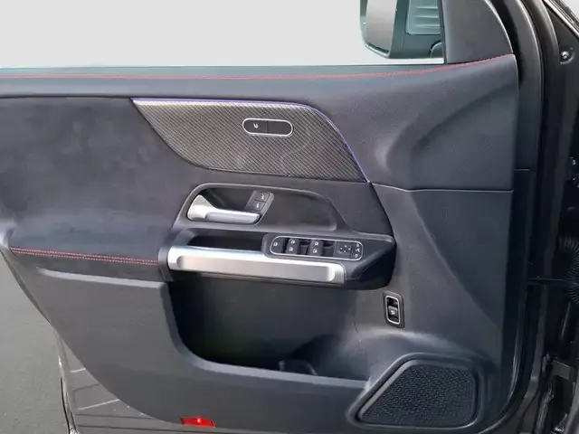 Mercedes-Benz GLB 220