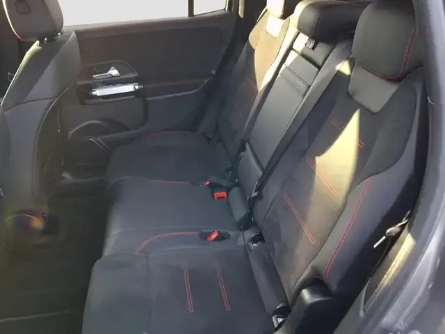 Mercedes-Benz GLB 220