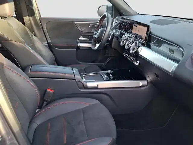 Mercedes-Benz GLB 220