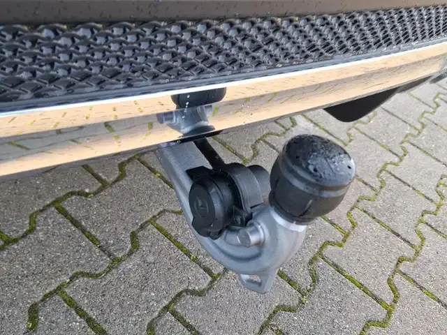 Mercedes-Benz GLB 220