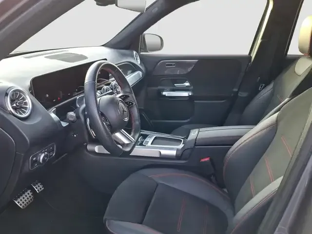 Mercedes-Benz GLB 220