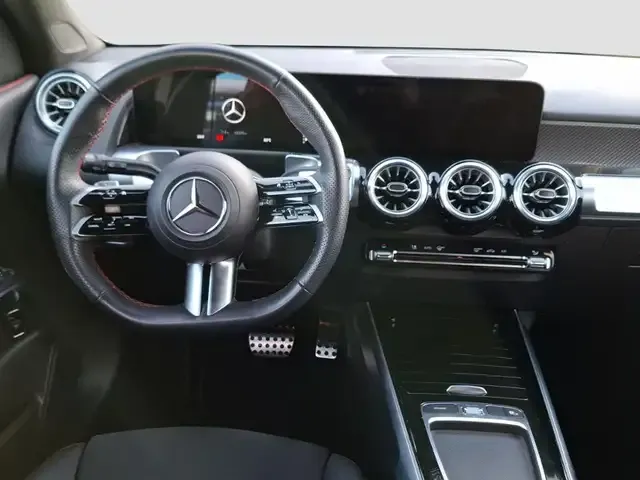Mercedes-Benz GLB 220