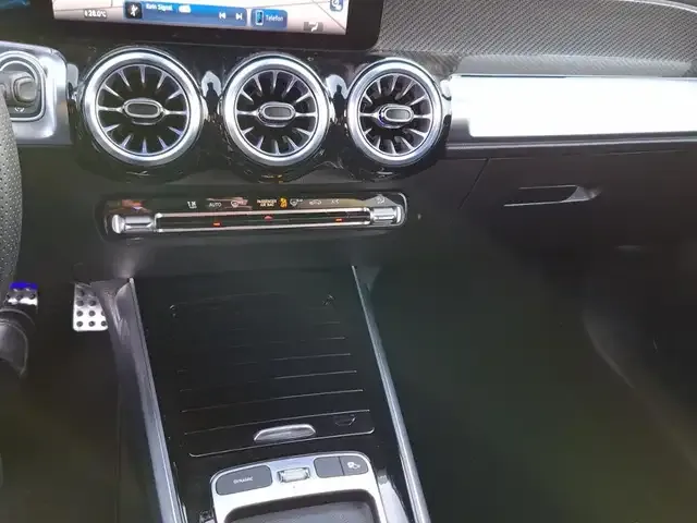 Mercedes-Benz GLB 220