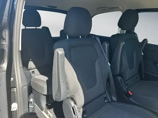 Mercedes-Benz V 220