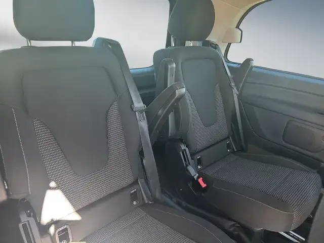 Mercedes-Benz V 220