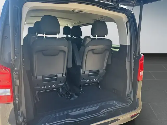 Mercedes-Benz V 220