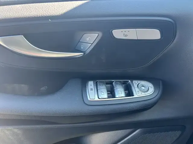 Mercedes-Benz V 220
