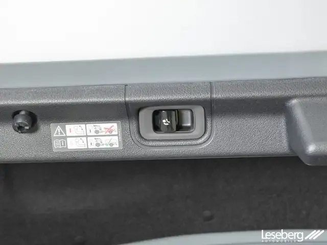 Mercedes-Benz EQE 300