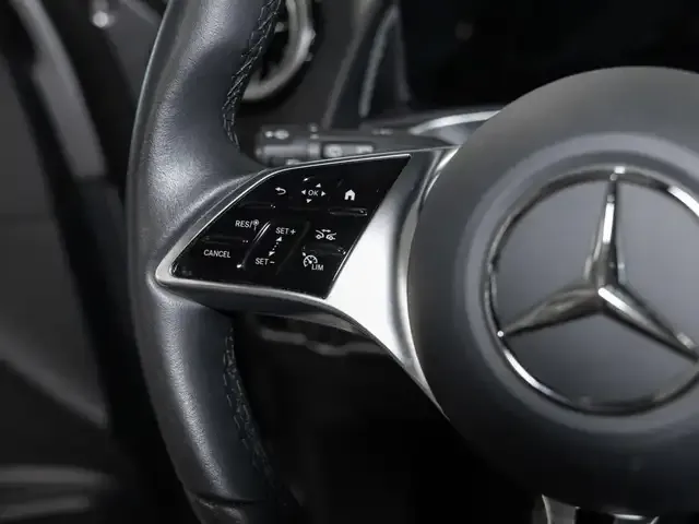 Mercedes-Benz EQB 300