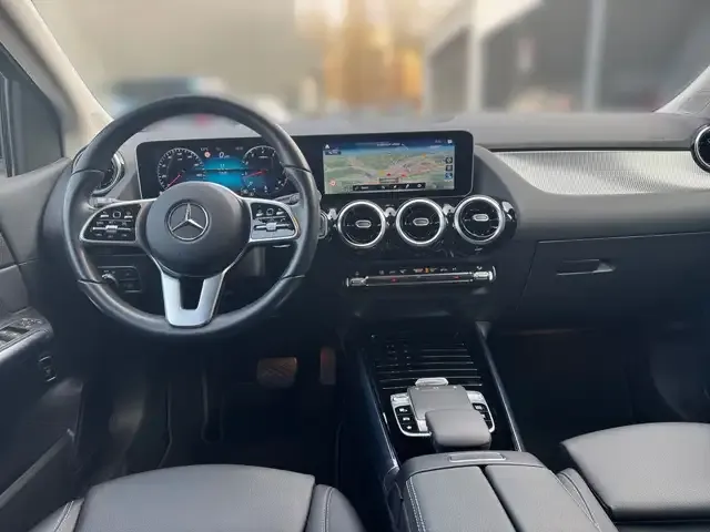 Mercedes-Benz B 220