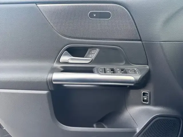 Mercedes-Benz B 220