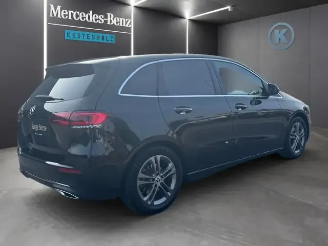 Mercedes-Benz B 220