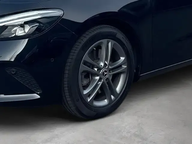 Mercedes-Benz B 220