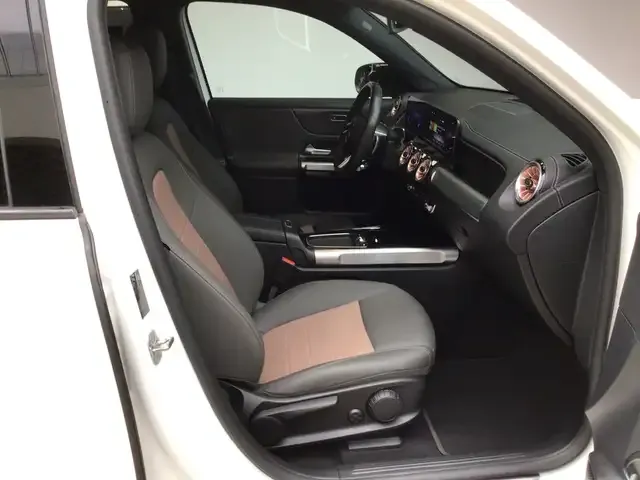 Mercedes-Benz EQB 300