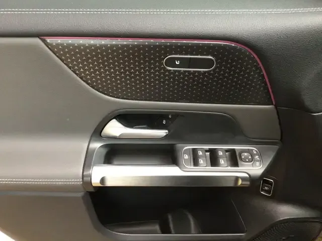 Mercedes-Benz EQB 300