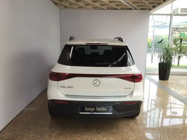 Mercedes-Benz EQB 300