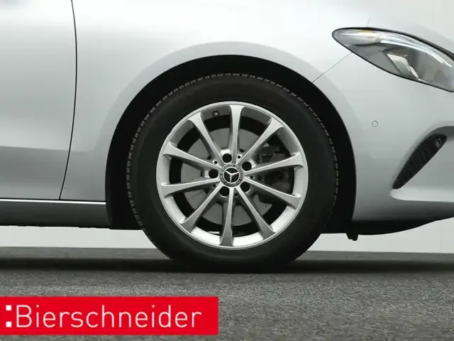 Mercedes-Benz B 220