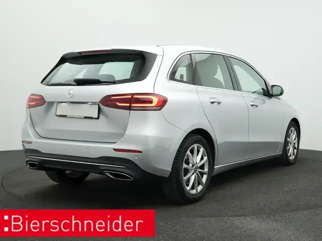 Mercedes-Benz B 220