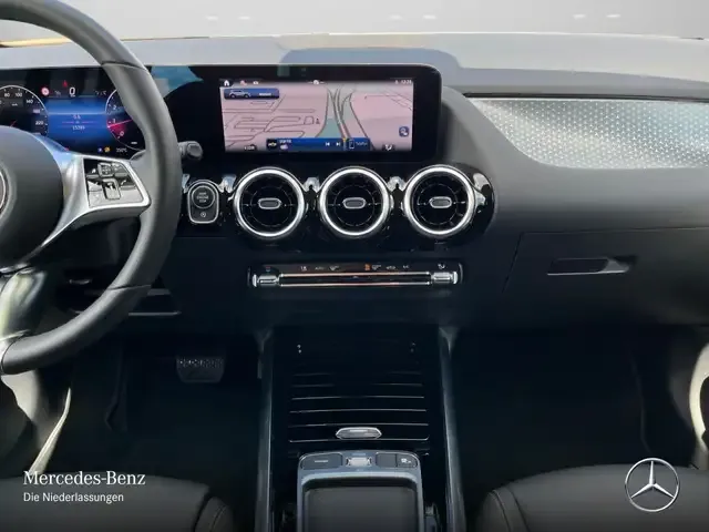 Mercedes-Benz GLA 220
