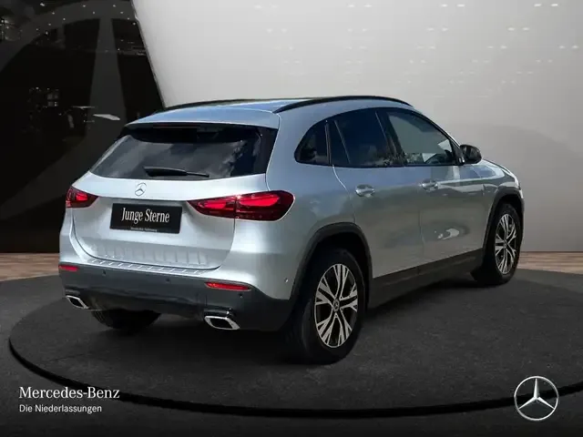 Mercedes-Benz GLA 220