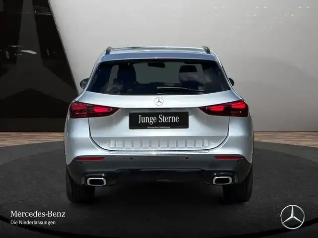 Mercedes-Benz GLA 220
