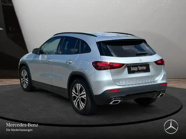 Mercedes-Benz GLA 220