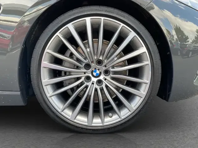 BMW 840