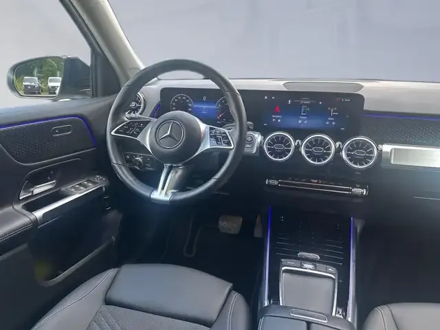 Mercedes-Benz GLB 220