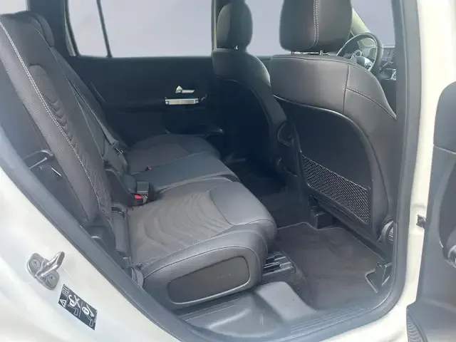 Mercedes-Benz GLB 220