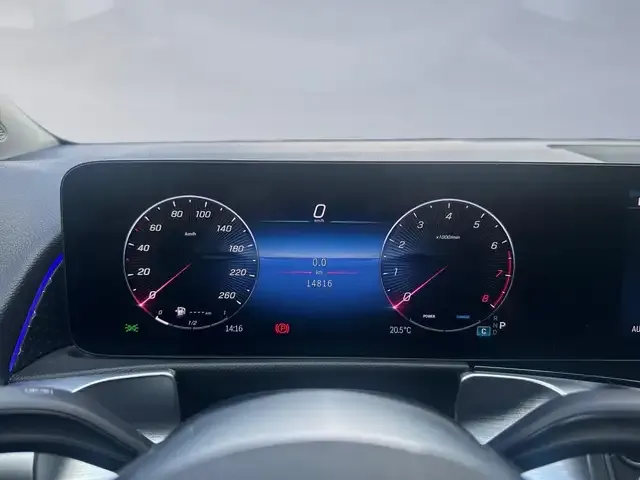 Mercedes-Benz GLB 220