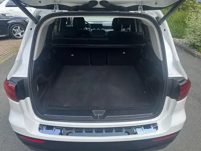 Mercedes-Benz GLB 220