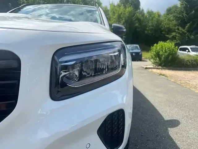 Mercedes-Benz GLB 220