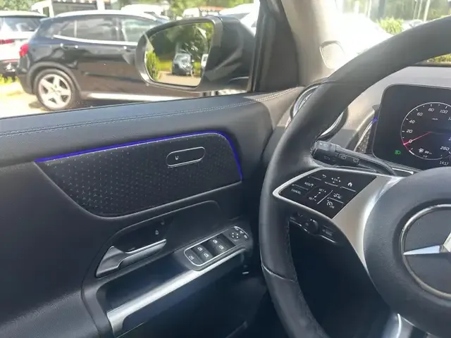 Mercedes-Benz GLB 220