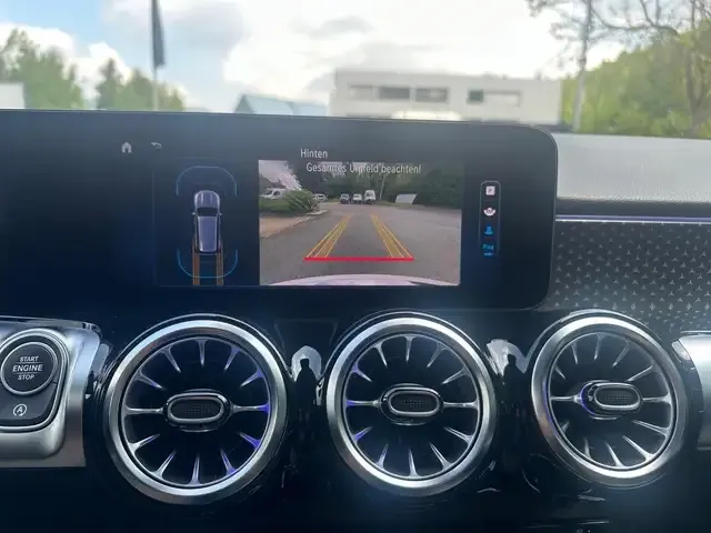 Mercedes-Benz GLB 220
