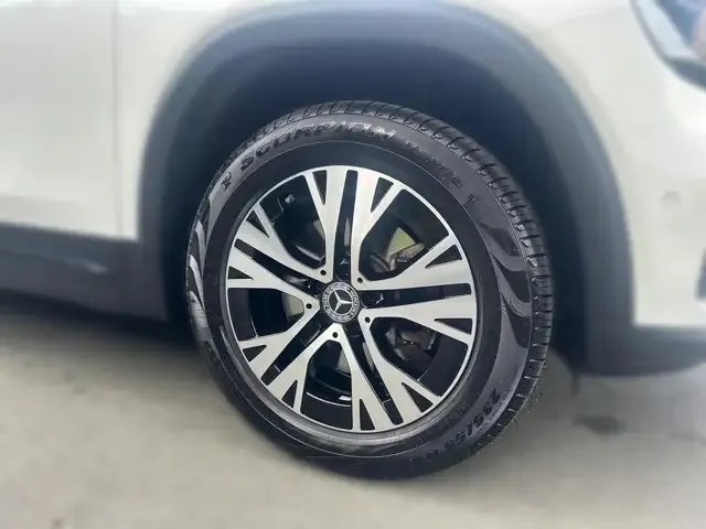 Mercedes-Benz GLB 220
