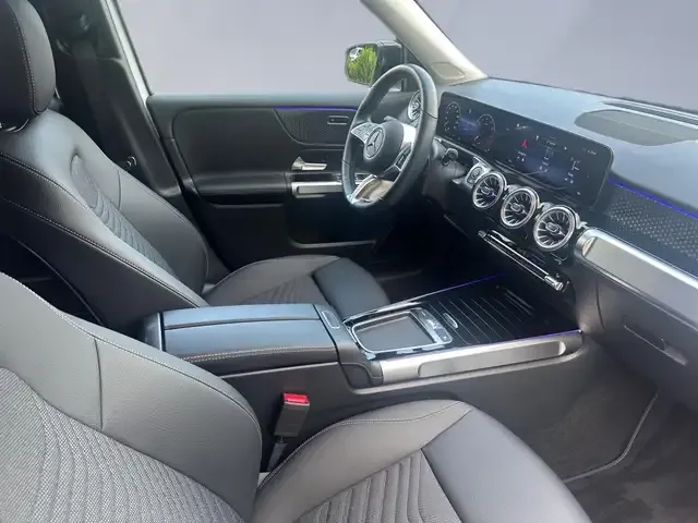 Mercedes-Benz GLB 220