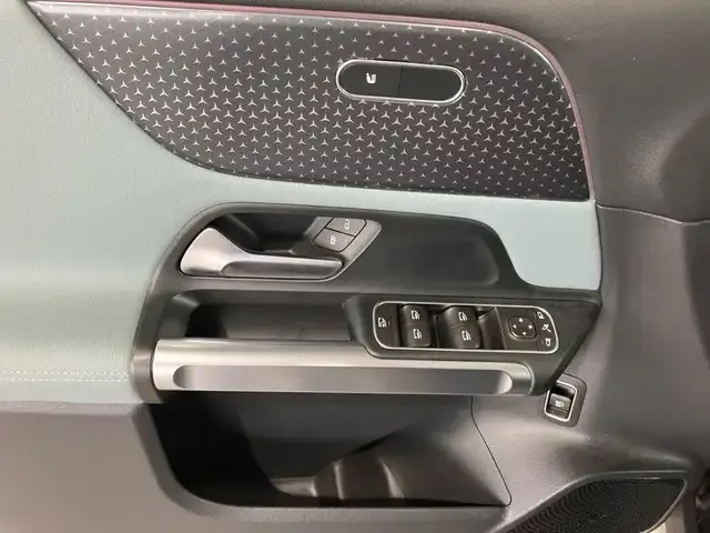 Mercedes-Benz EQB 300