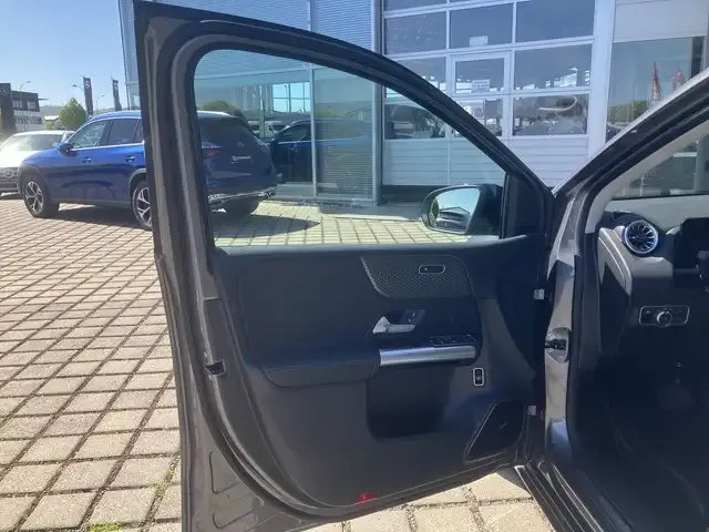 Mercedes-Benz B 220