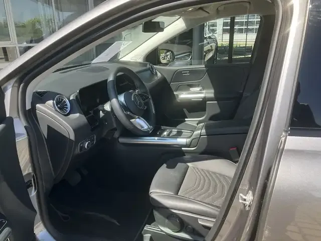 Mercedes-Benz B 220