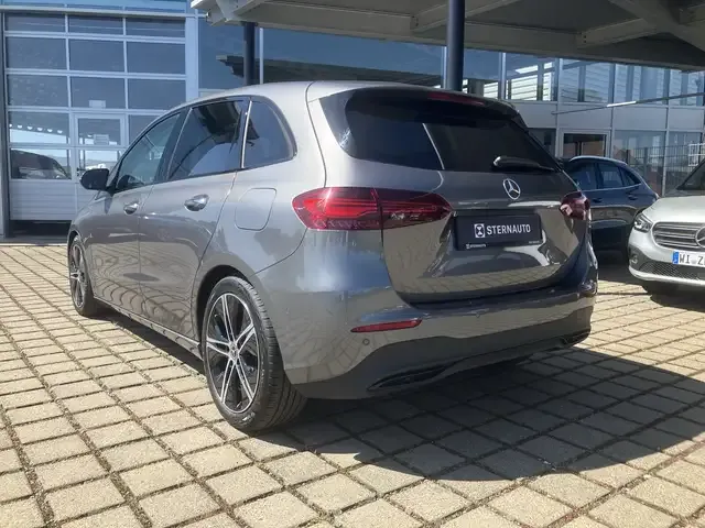 Mercedes-Benz B 220