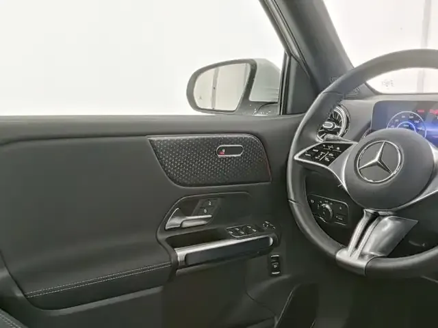 Mercedes-Benz EQB 300