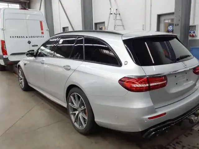 Mercedes-Benz E 63 AMG