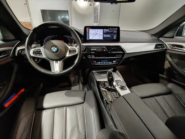 BMW 530