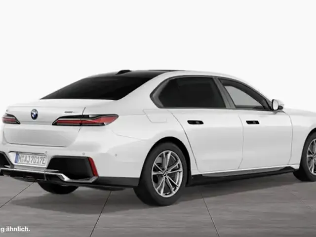 BMW i7