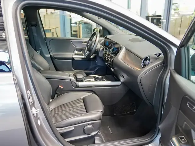 Mercedes-Benz B 220