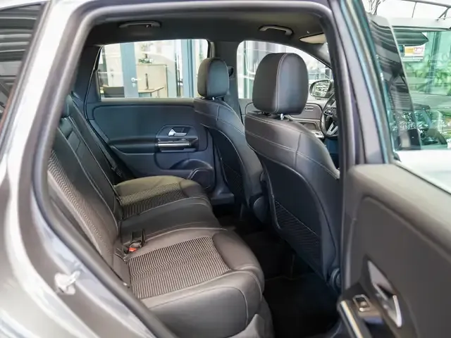 Mercedes-Benz B 220